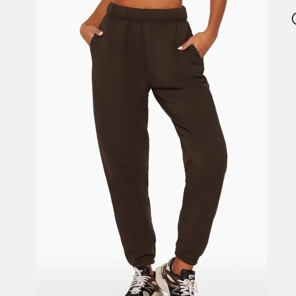 Sold on Depop - SET ACTIVE Unisex Sweatpants - ESPRESSO
L / Espresso - Picture 2 of 7